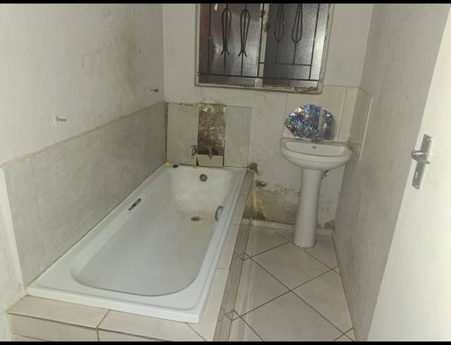 3 BEDROOM FREEHOLD TO LET IN CLAYVILLE